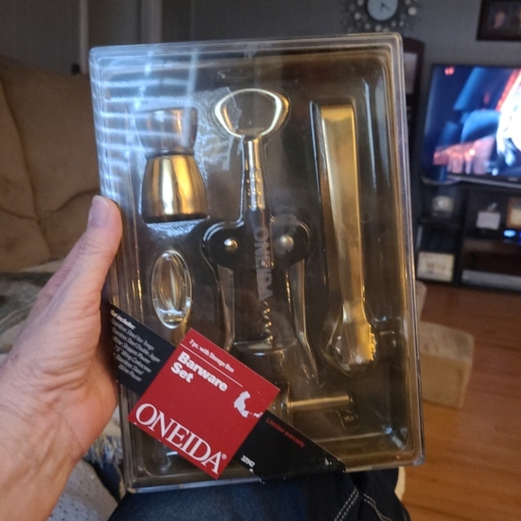 Oneida 7 piece bar set. - Picture 9 of 14